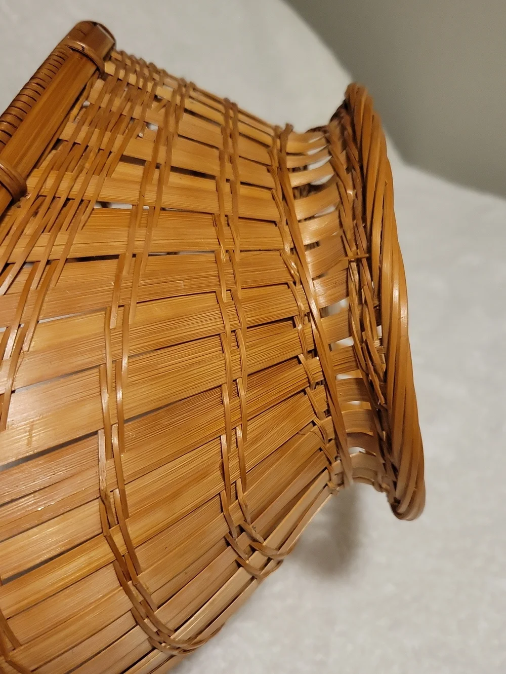 Vintage Woven Decorative Wicker Rattan Boat Shaped Basket & Handle Honey Brown.